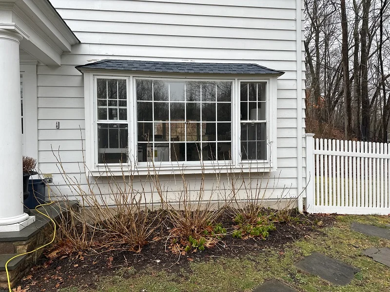 Single pane picture window, double hung combination window in Wilton,CT